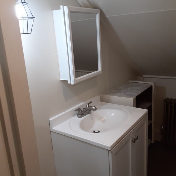 Building Photo - 105 Somerset St