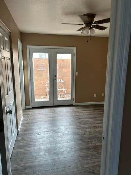 French doors in master bedroom - 2117 Clearwater Dr