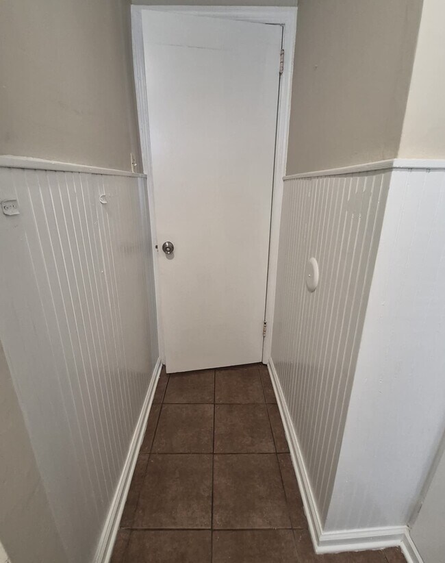 Building Photo - 206 W 60th St