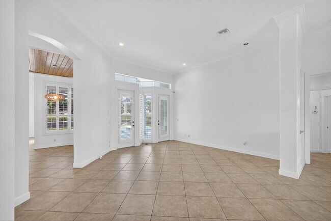 Building Photo - 8401 SE Ketch Ct