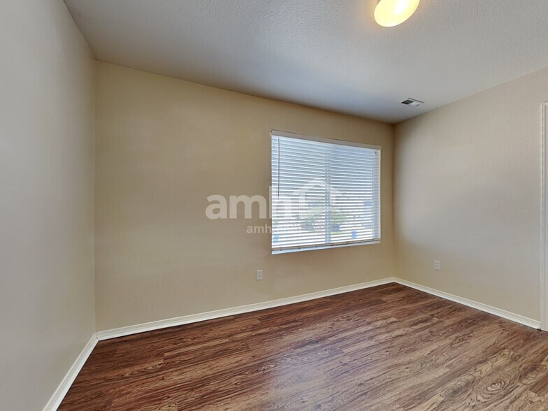 Building Photo - 2136 Summit Way