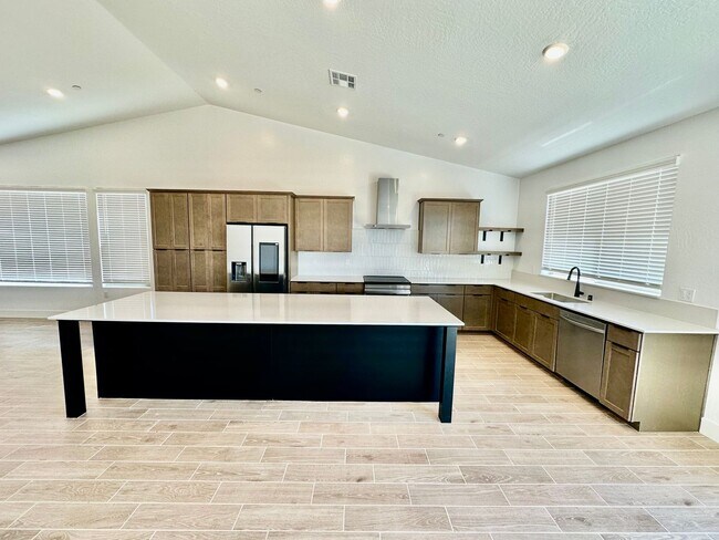 Building Photo - 5-Bedroom Lennar in Riverstone Community