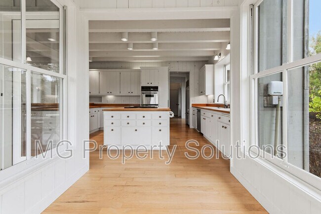 Building Photo - 5151 Nicasio Valley Rd