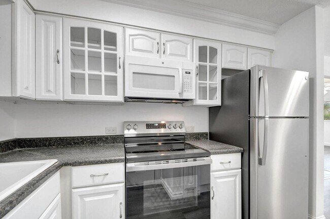 Building Photo - 510 Lake Shore Dr