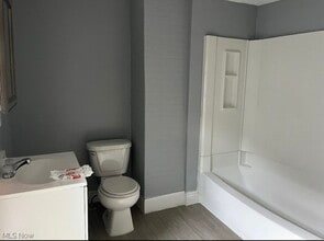 Building Photo - 866 Main St