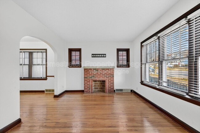 Building Photo - 3155 Hampton Ave