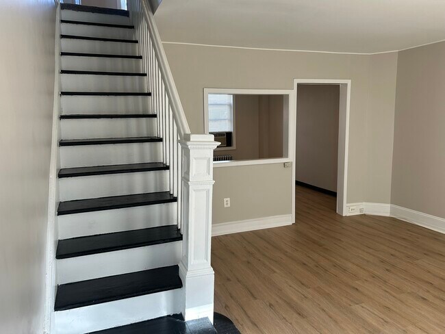 Primary Photo - 3290 Tilton St