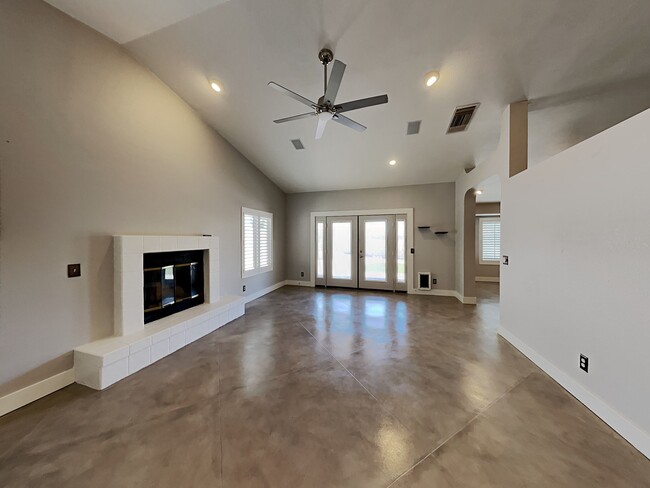 Building Photo - 4825 W Bluebell Way