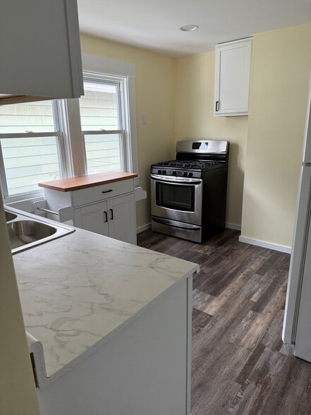 Building Photo - 100 Ladner Ave