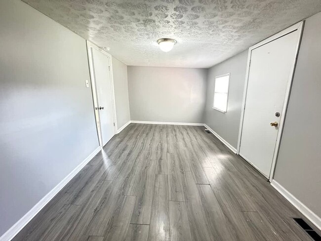 Building Photo - 252 E Loudon Ave