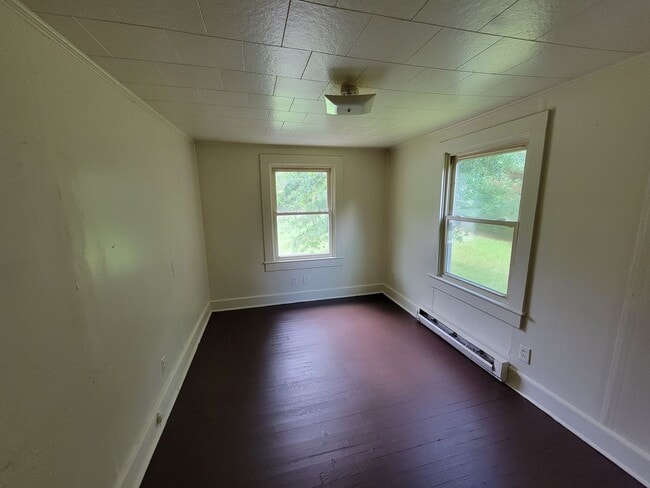 Building Photo - 3 Bedroom 1 Bathroom House