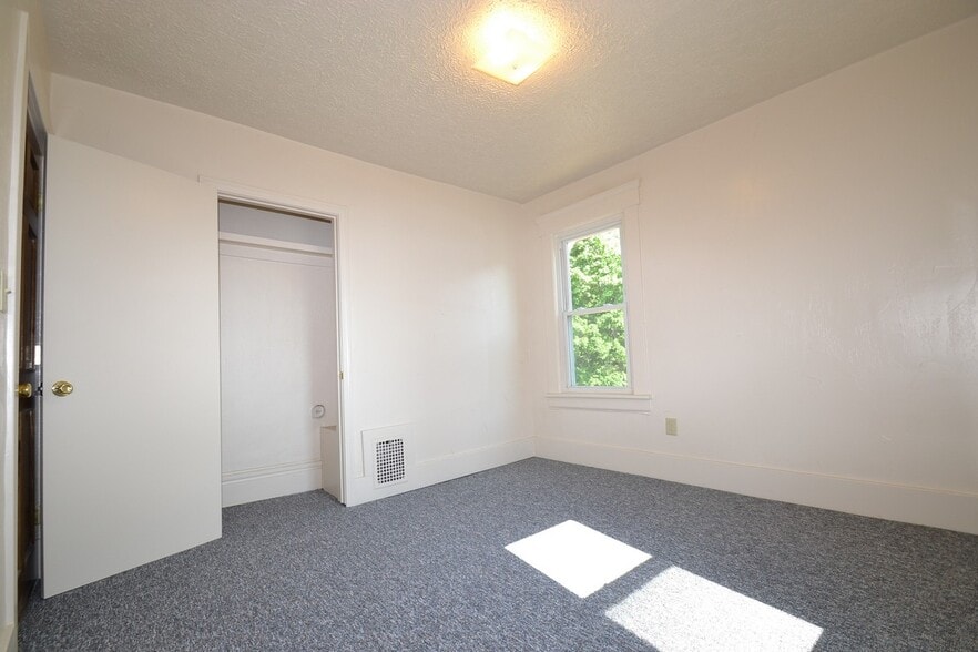 Building Photo - 547 Carroll St