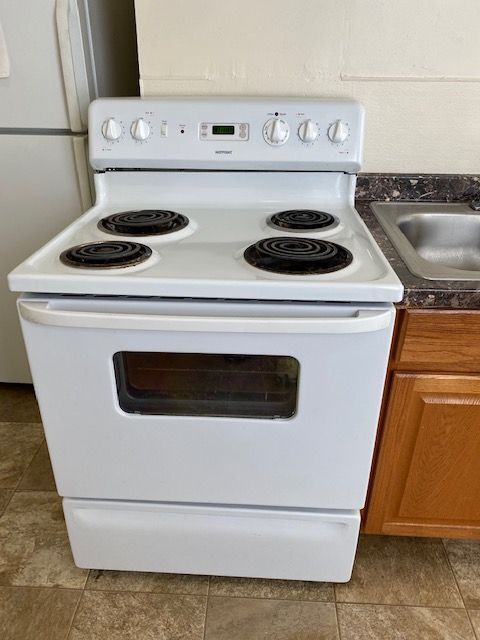 Building Photo - 2nd Floor 1 BR Apt Located On Derry St