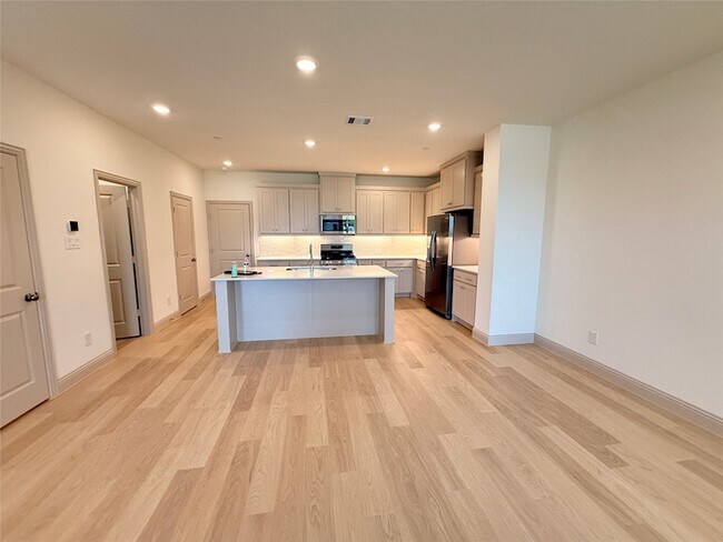 Building Photo - 1006 Stockton Dr