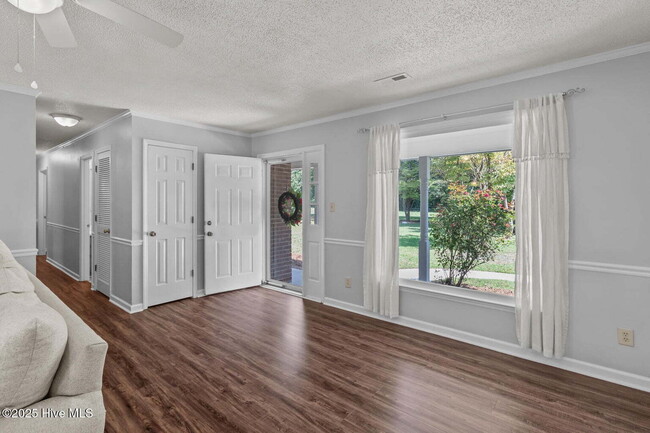 Building Photo - Beautiful 3 Bedroom, 2 Bath Home -135 Yate...