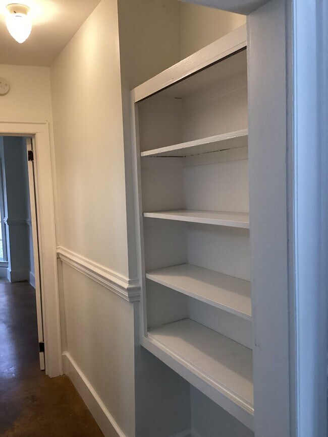 Building Photo - 431 Barnard St