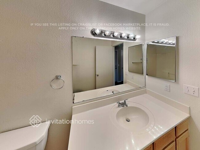 Building Photo - 6453 E Menlo St