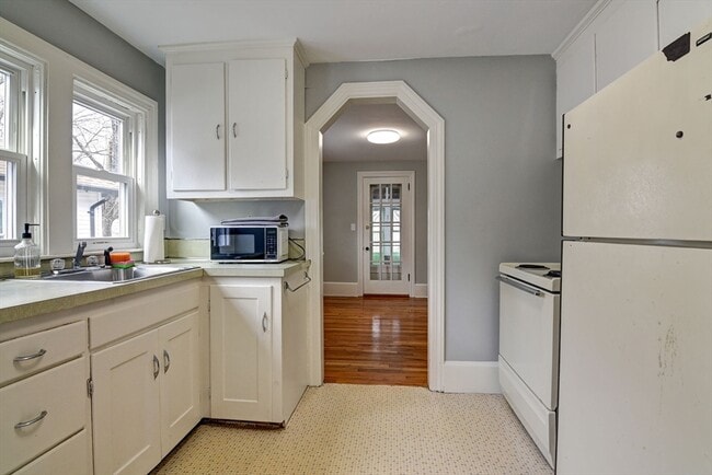 Building Photo - 317 Elmwood Ave