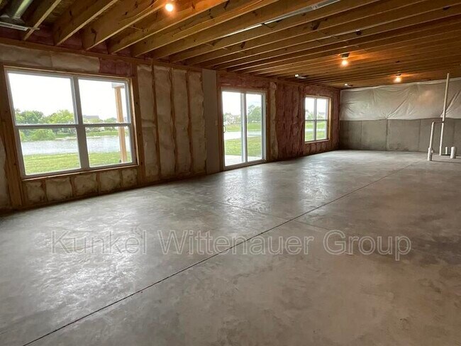 Building Photo - 808 Applewood Creek Dr