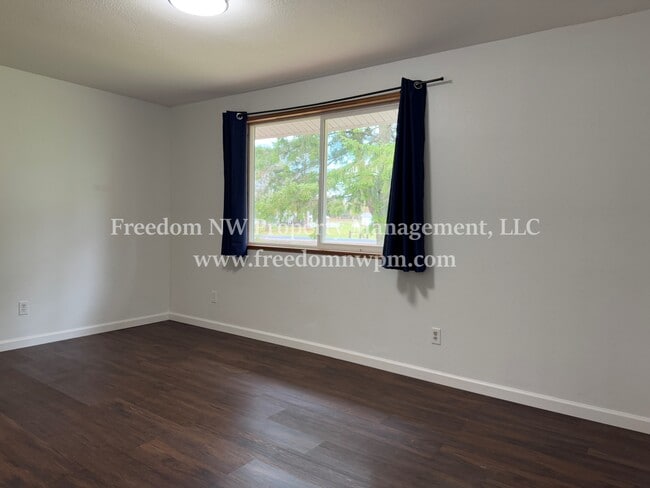 Building Photo - 450 WA-505