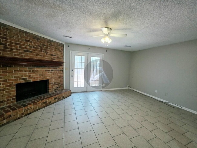 Building Photo - 1495 Bentley Ln SE