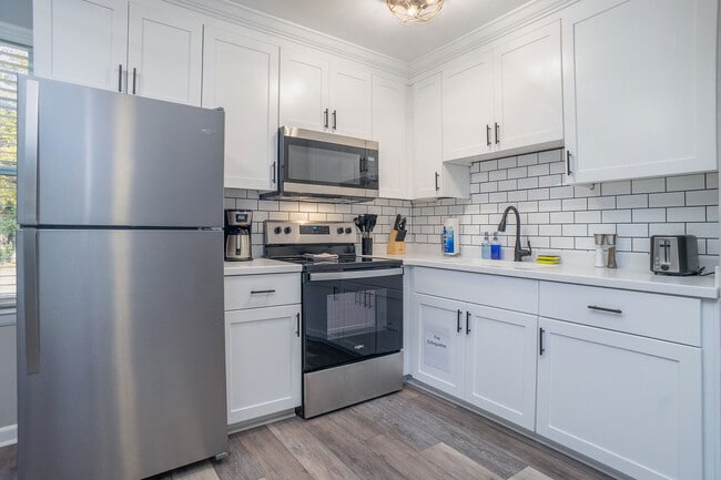 Building Photo - Hillside Cove