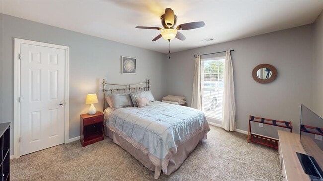 Building Photo - 1067 E Poplar St