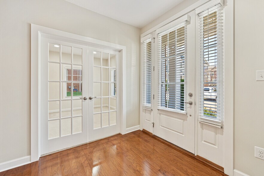 Building Photo - 337 Osona Ln