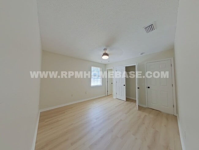 Building Photo - Move-In Special! Fully Renovated 5-Bedroom...