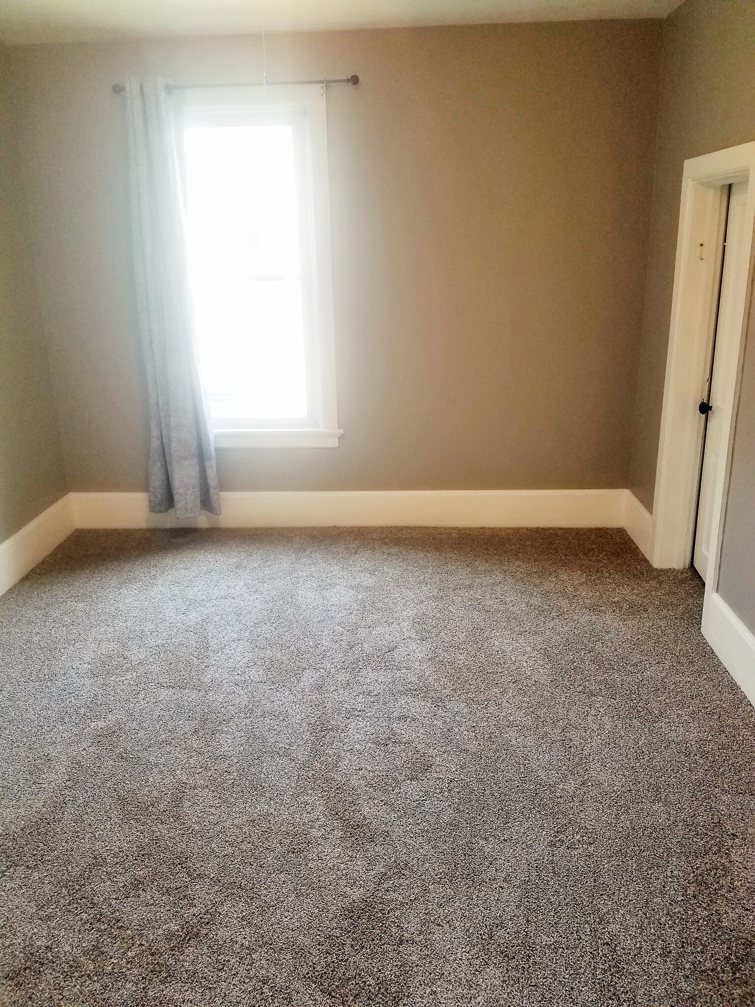 Second bedroom with small closet - 2106 Folger Ct