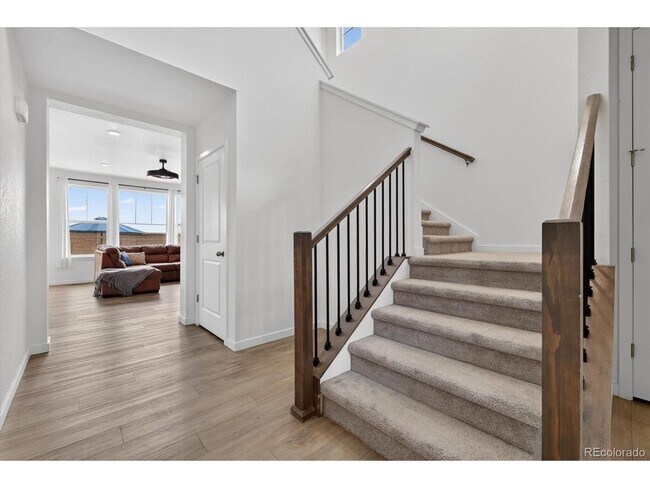 Building Photo - Spacious & Bright, Multi-Level 3BR 3BA in Commerce City w/ Private Yard!