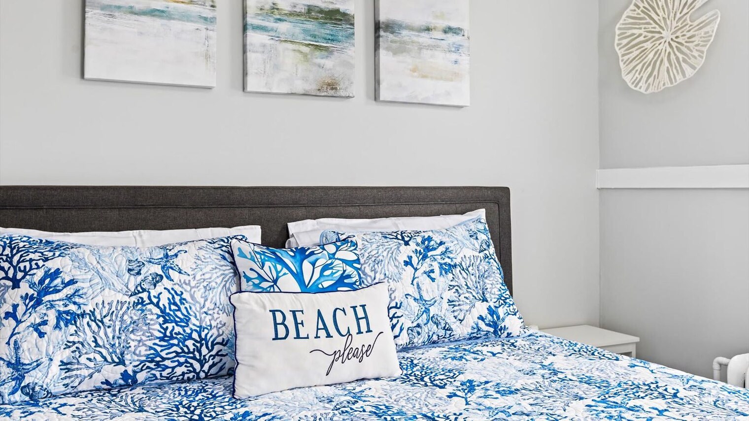 Building Photo - 228 N Dudley Ave