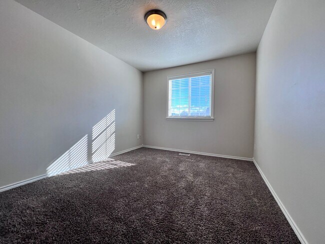 Building Photo - 5193 Toscana Ave N