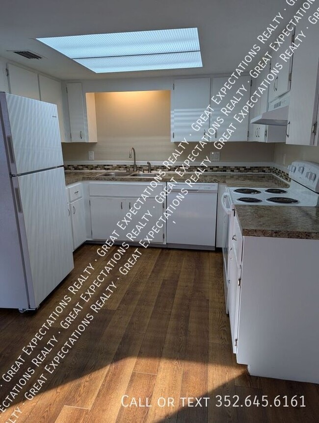 Primary Photo - 121 SE 13th Ave