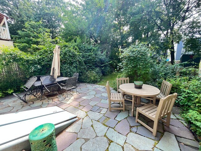 Building Photo - Beautiful East Rock Single Family House