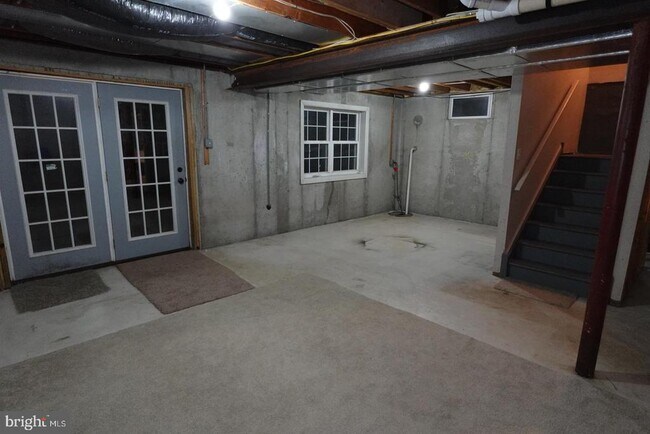 Building Photo - 737 Seminary St