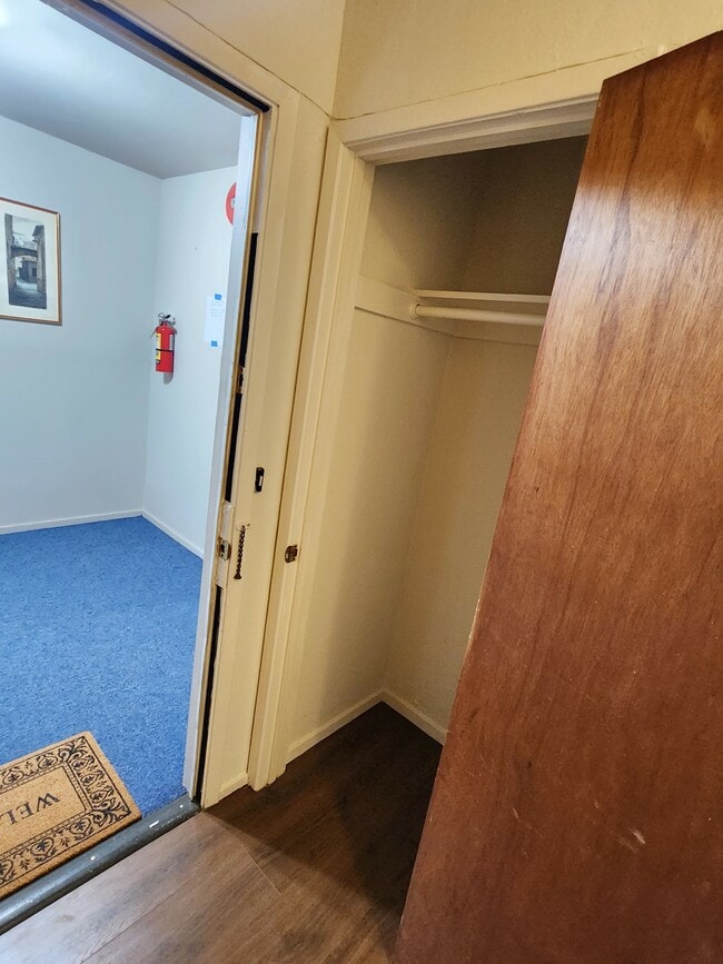 Building Photo - 1810 Bush St