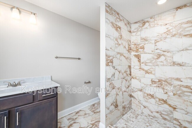 Building Photo - 808 Lillian Grace Dr