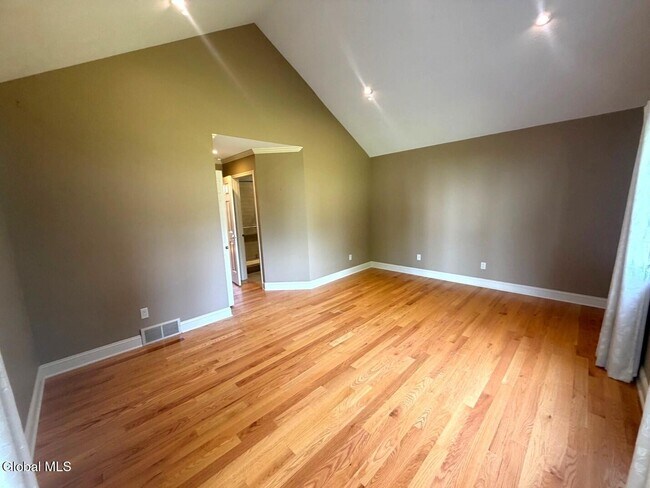 Building Photo - 53 Huntleigh Dr
