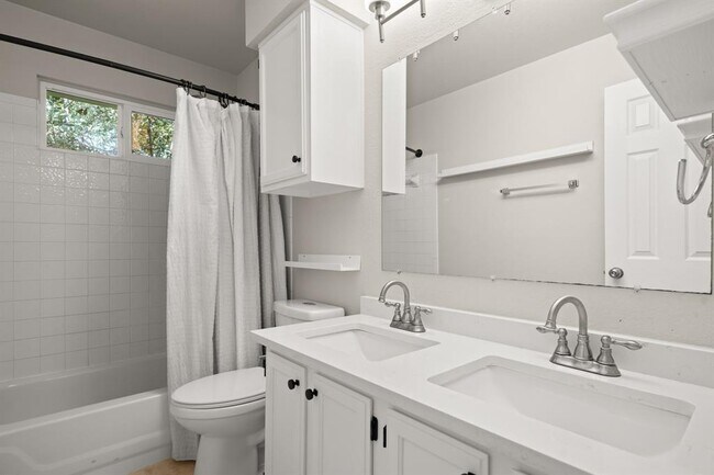 Building Photo - 17841 Park Valley Dr