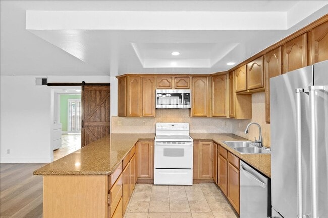 Building Photo - 2BR Bonsall Condo | Garage, Parking & Utilities Included