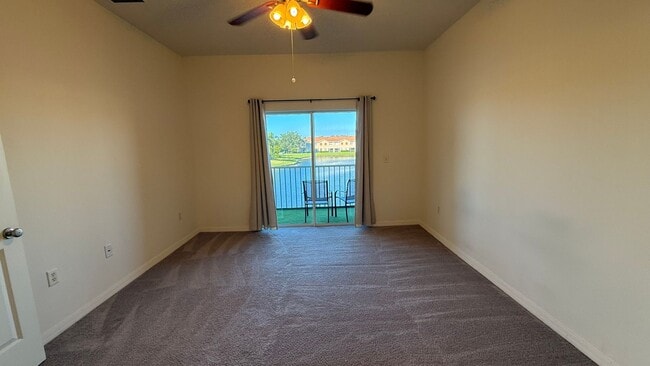 Building Photo - 3 Bed/ 2 Bath Condo w/1 Car Garage $1,900 a month