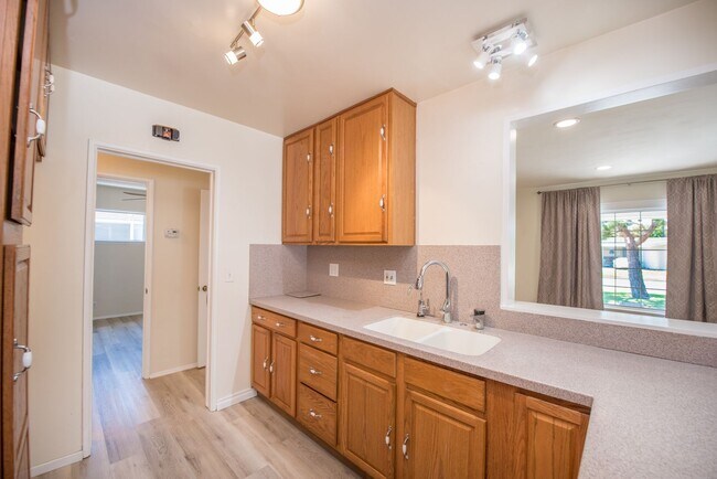Building Photo - Beautiful 4 Bedroom Home in Garden Grove