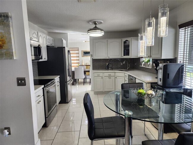 Building Photo - 9700 SW 16th Ct