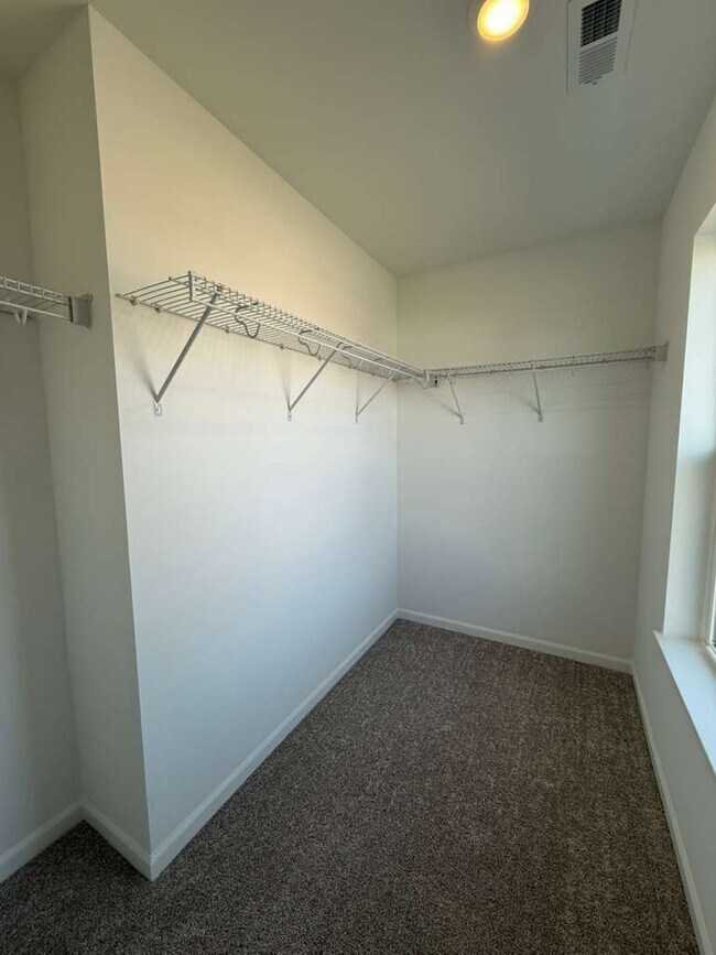 Building Photo - 25644 W Yorkshire Dr