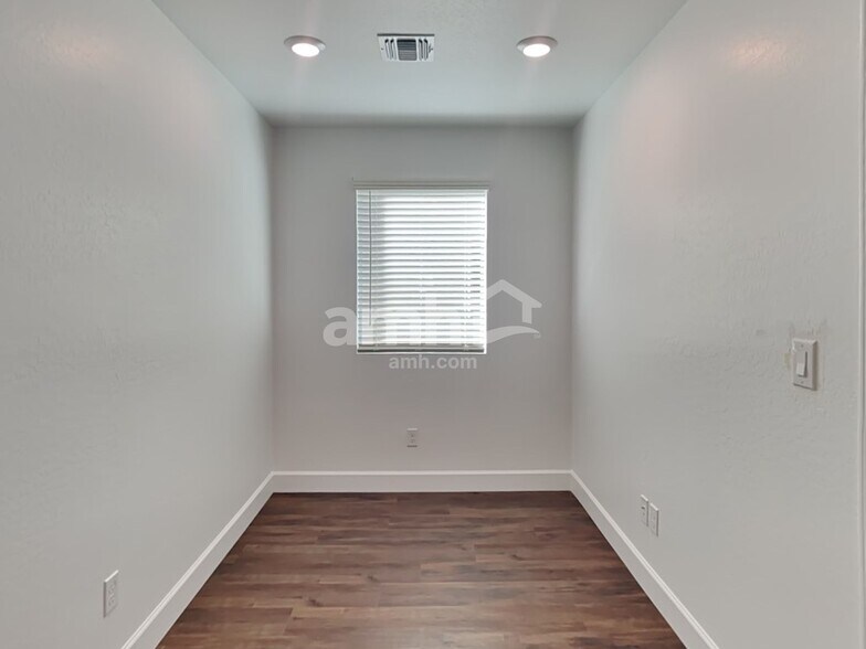 Building Photo - 17151 W Townley Ave