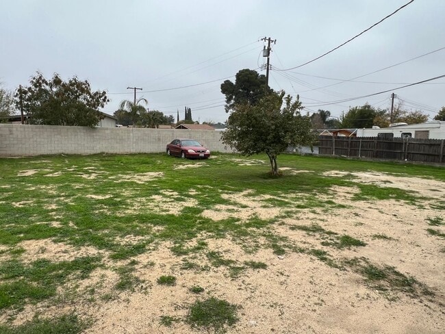 Building Photo - Charming 3-bedroom home! MOVE IN SPECIAL