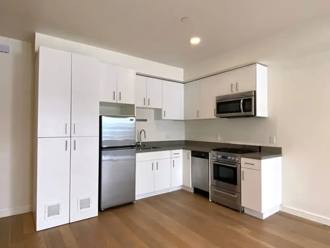 Building Photo - 915 Minna St