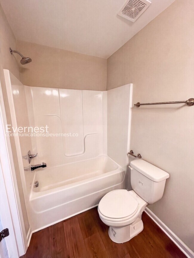 Building Photo - 215 Tara Ct