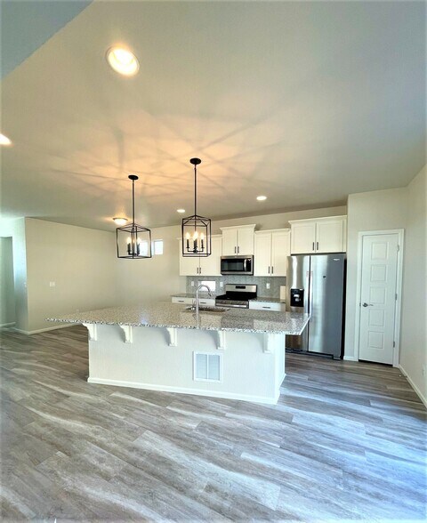 Building Photo - 6036 Callan Dr